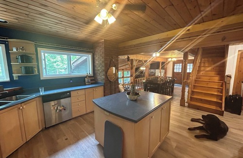 Algonquin Highlands Cottage | Fern Landing at Kawagama Lake - Dorset - Room for the family w large deck & dock