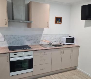 Pukehangi Apartment | Fern & Stars