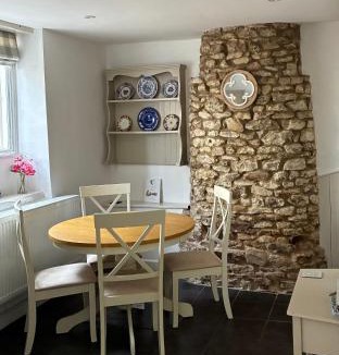 Honiton House | Ferndale Cottage Devon