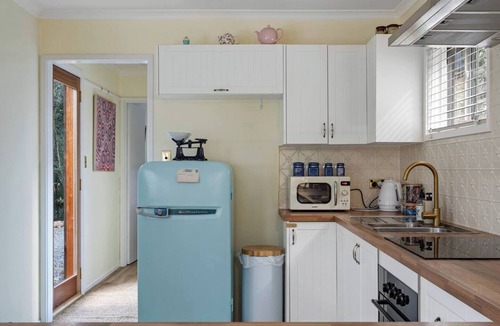 Hobart Cabin | Fernvale Cottage An Enchanting Mountainside Oasis
