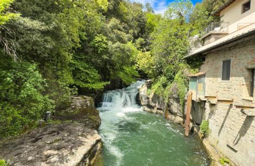 Loro Ciuffenna Apartment | Ferriera Exclusive Resort & Waterfall