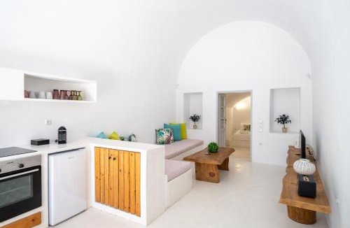 Exo Gonia Villa | Fertimo Suites - Authentic Cave Homes with Private Hot Tub