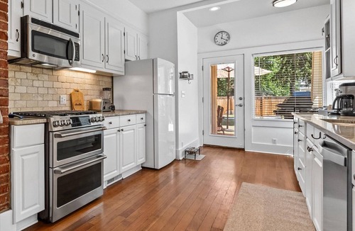 North End House | Fetch, Dine, & Unwind | Walkable Cottage Steps to North End Favs | Fun Times in Backyard!