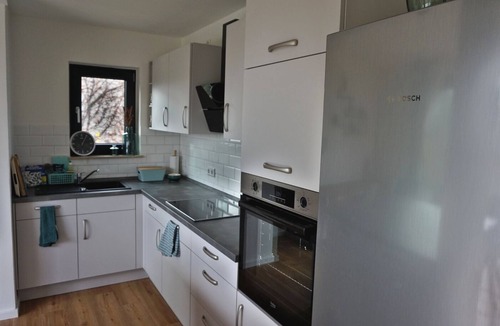 Bad Freienwalde Apartment | Fewo EG am Fluss mit Terrasse - Eine Grüne Oase