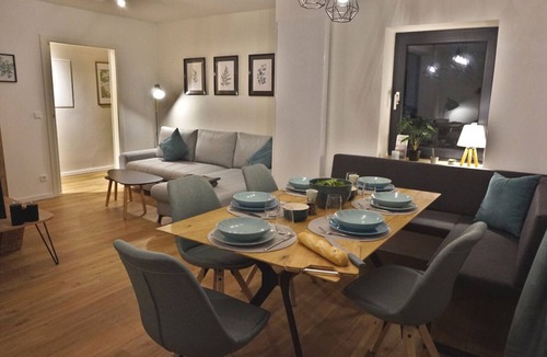 Bad Freienwalde Apartment | Fewo EG am Fluss mit Terrasse - Eine Grüne Oase