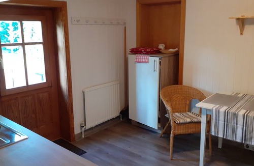 Weitramsdorf Apartment | FeWo in the green by the lake - golfers, hikers, Al Pakka hiking ,, time-out seekers ..