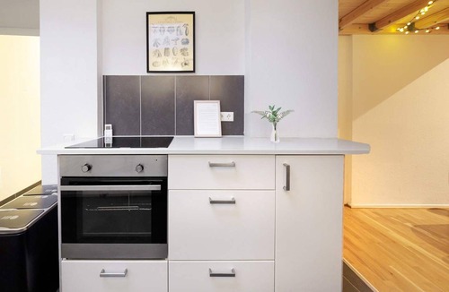 Aachen Apartment | FeWocation Aachen | Spacious City APT Nähe HBF