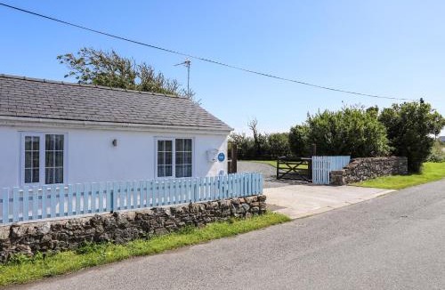 Caergeiliog House | Ffrwd