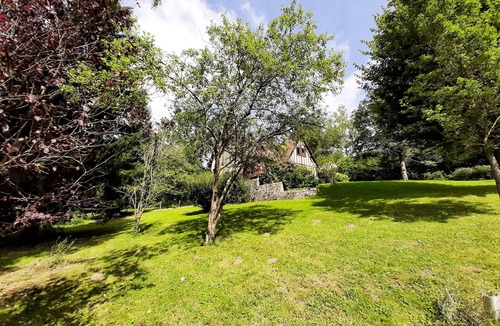 Nassandres sur Risle Villa | Fibered and turnkey family country house on the edge of the woods