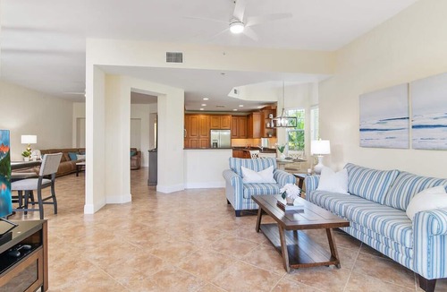 Naples Condo | Fiddler's Creek first floor coach home. 3 bed /3 bath. Bright open floor plan.