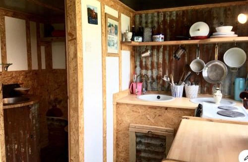 Saint Kew House | Field Hut