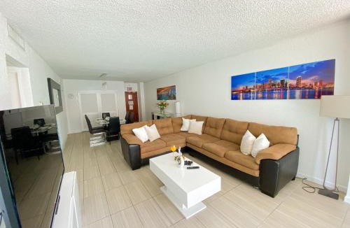 Hollywood South Central Beach Apartment | FIFA 2026 Base | Oceanfront Condo | Pool + Gym | 12min Hard Rock Stadium | Hollywood Beach