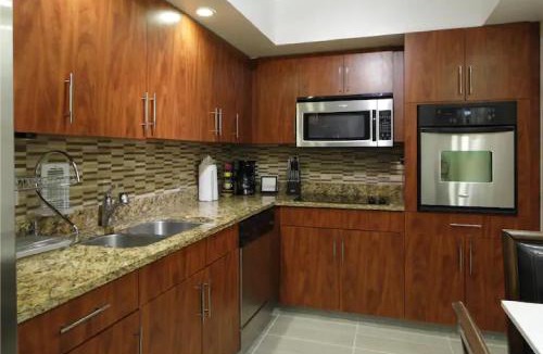 Hollywood South Central Beach Apartment | FIFA 2026 Base | Oceanfront Condo | Pool + Gym | 12min Hard Rock Stadium | Hollywood Beach