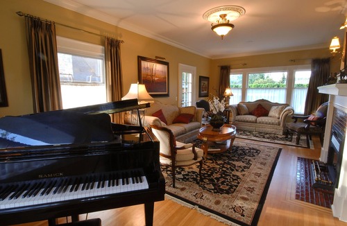 Burnaby House | FIFA 2026 VANCOUVER,4BR Luxury Home,AC,Parking,Easy Skytrain to BC Place Stadium
