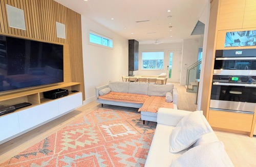 Riley Park House | MAJOR INTERNATIONAL SPORTING EVENT 2026 Vancouver stay prime location sleeps 7 free parking kids friendly