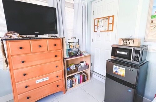 South Palm Park Neighborhood Association Apartment | FIFA and Relax by the sea! One-bedroom Lake Worth Beach studio near Palm Beach