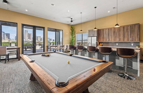 Cedars Apartment | MAJOR INTERNATIONAL SPORTING EVENT Base Camp | Rooftop · King Bed | Dallas