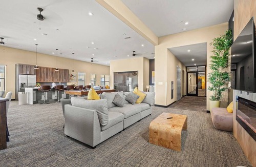 Cedars Apartment | MAJOR INTERNATIONAL SPORTING EVENT Base Camp | Rooftop · King Bed | Dallas