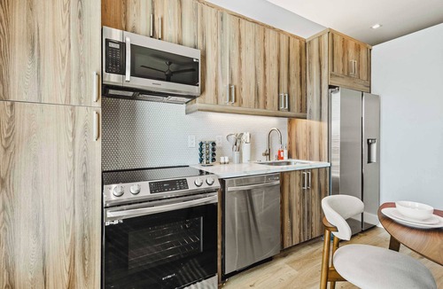 Cedars Apartment | MAJOR INTERNATIONAL SPORTING EVENT Base Camp | Rooftop · King Bed | Dallas