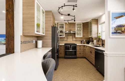 Royal Poinciana House | FIFA Bronze Match Private Pool Home Near Beach & Stadium Sleeps 8