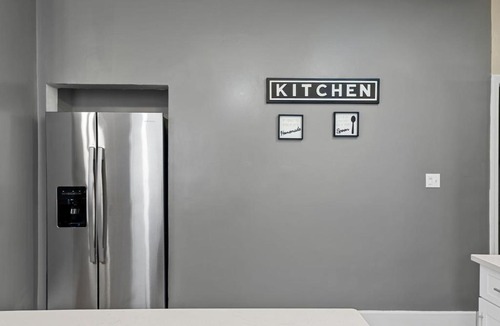 Dudley - Brunswick King Apartment | FIFA! Direct Train to Gillette - Spacious Modern 3BR - FREE Parking - Heart of Boston