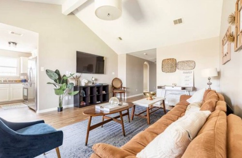 La Marque House | MAJOR INTERNATIONAL SPORTING EVENT Friendly - Large Groups Allowed