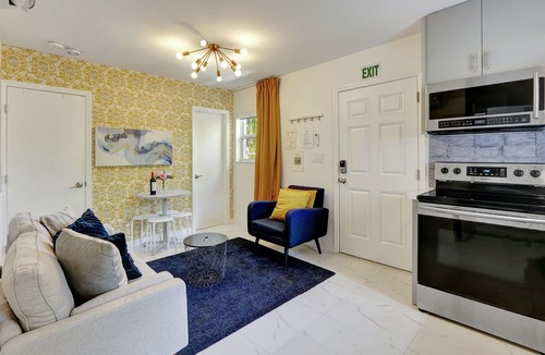 Highland Garden Apartment | FIFA Perfect 18KM | Soleil: Casita Near Beach & Gym Access