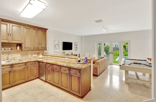 Southwest Coconut Grove House | FIFA Perfect | Toro: Private Pool, Pool Table, & Near Beach
