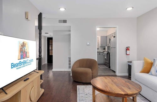 Independence House | MAJOR INTERNATIONAL SPORTING EVENT READY! 12Mins to GEHA Sleeps 8 KingBeds