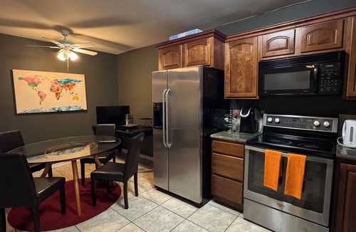 Highland Garden Apartment | FIFA ready Awesome 2-bedroom corporate apartment with AC in Hollywood Gated WiFi