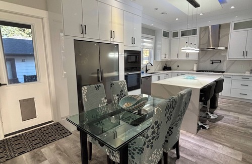 Sappertown House | MAJOR INTERNATIONAL SPORTING EVENT Ready-Executive 4BR home-Spa Pool-2 Masters-Fitness Room-Skytrain 5min walk