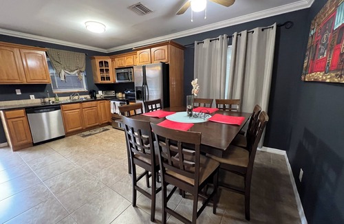 Highland Garden House | FIFA ready Nice 2-bedroom townhome with AC in lively Hollywood, Gated WIFI W/D