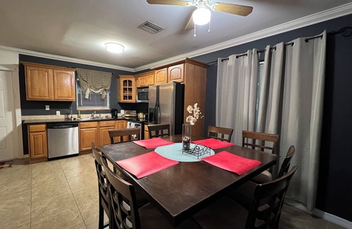 Highland Garden House | FIFA ready Nice 2-bedroom townhome with AC in lively Hollywood, Gated WIFI W/D