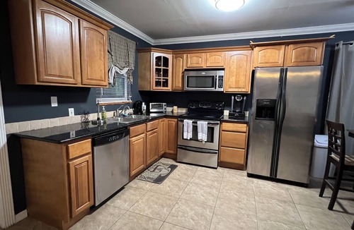 Highland Garden House | FIFA ready Nice 2-bedroom townhome with AC in lively Hollywood, Gated WIFI W/D