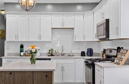 Dudley Square Apartment | MAJOR INTERNATIONAL SPORTING EVENT! Spacious Modern 3BR - FREE Parking - Heart of Boston