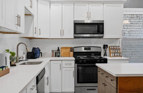 Dudley Square Apartment | MAJOR INTERNATIONAL SPORTING EVENT! Spacious Modern 3BR - FREE Parking - Heart of Boston