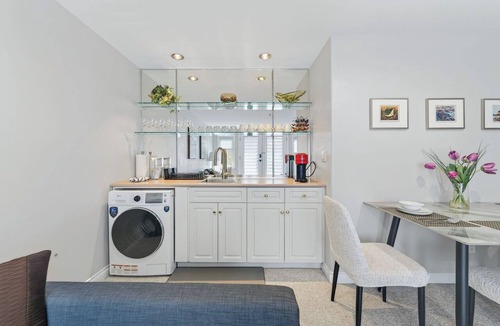 Dunbar Villa | MAJOR INTERNATIONAL SPORTING EVENT Stay l 2BR Lower Suite for 6 l Dunbar Vancouver
