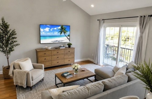 Lake Pearl House | MAJOR INTERNATIONAL SPORTING EVENT! Two Bedroom Private Guest Suite - 5 miles from Boston Gillette Stadium