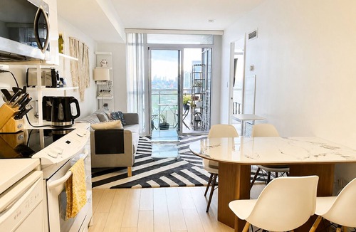 CityPlace Condo | MAJOR INTERNATIONAL SPORTING EVENT unobstructive view CN TOWER lakeshore 1+1(den) 2b1b condo with parking