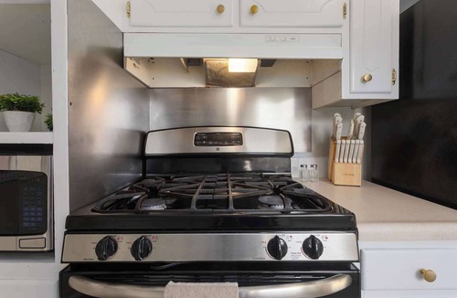 Lee's Summit House | FIFA WC READY! 4 KING beds, Sleeps 8 Fenced Pets