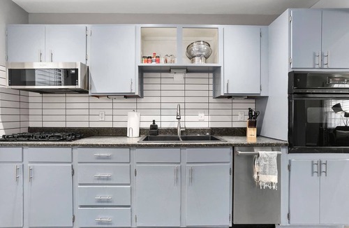 Lenexa House | FIFA WC Ready 4BR KingBeds|Fenced Yard+Pets