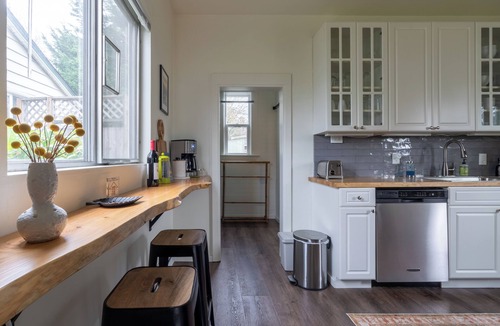 Ballard House | Major international sporting event 2 bedroom home, loft, 1 bath. Sleeps 5, close to stadiums!
