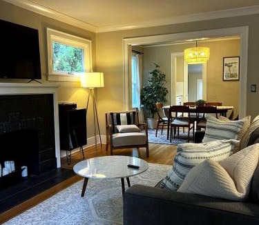 Ravenna House | FIFA World Cup, 4bd 2b close to UW, & light rail