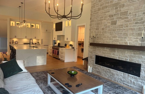 West Vancouver House | FIFA World Cup. Brand new 6 BD, 8 BA, Whiskey Room, Games room+ more
