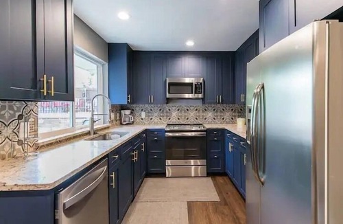 Duncanville House | MAJOR INTERNATIONAL SPORTING EVENT DEAL 🔷 Dallas Tropical POOL Paradise! Hot Tub, Fire Pit, Grills!