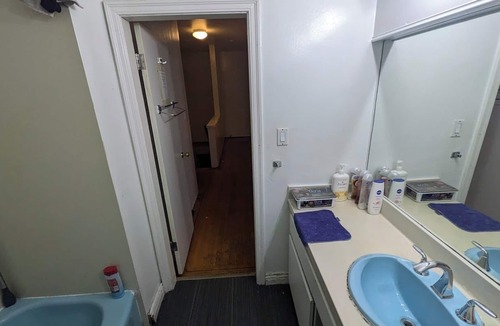 Vancouver South House | Major international sporting event - Duplex House Sleeps up to 12 People! Super Central Location!