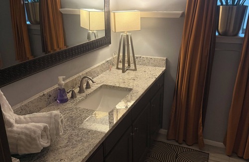Southwest Arlington House | MAJOR INTERNATIONAL SPORTING EVENT Marvelous 2-bedroom house with Kitchenette in charming Arlington