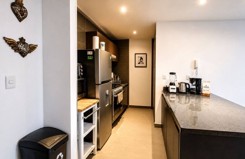 Anahuac Apartment | Major international sporting event Modern Hi-Rise with Indoor Pool & Hot Tub