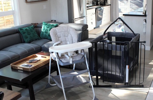 Olympic Hills House | FIFA WORLD CUP/NW Lodge Seattle: Modern: Big Fenced Yard, AC, Sauna, 2 King Bed