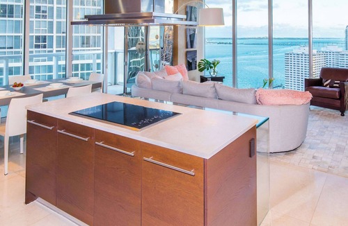 Downtown Miami Apartment | FIFA World Cup Party Base | Balcony & City Views!